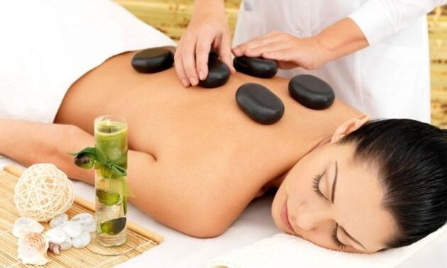 Tibetan medicine offers an effective approach to the treatment of osteoarthritis, for example, stone therapy