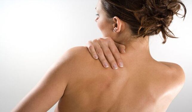 A woman is concerned about pain under the left shoulder blade from behind