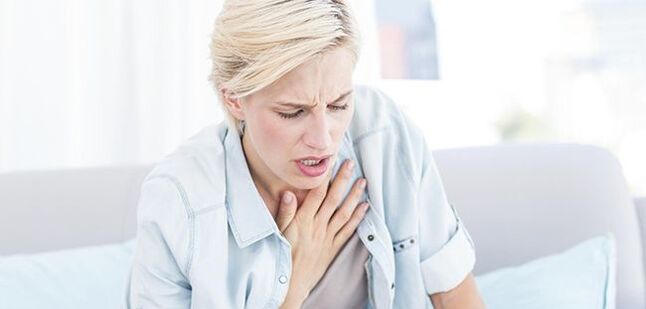 With pleurisy, heart pathologies and intercostal neuralgia, pain under the left scapula may be accompanied by severe shortness of breath